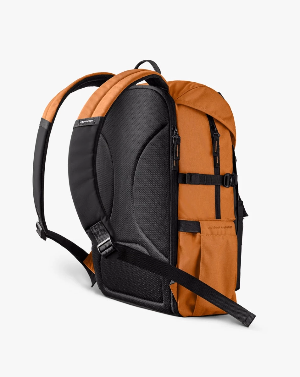Mochila Pelican 2.0 30L Galápagos Preta e Caramelo